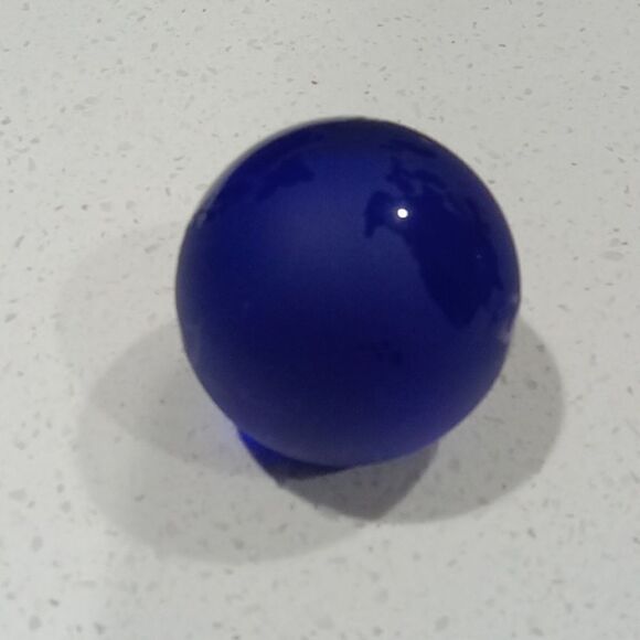 Cobalt Blue frosted satin glass globe of the world paperweight. Vintage 1990's - Picture 2 of 4